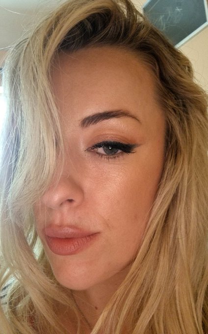 Yesterday 2 people commented on my photos saying #rockingthesexywrinkles This is to say smile lines are<a href="/tag/rockingthesexywrinkles"class="tags"><span>#rockingthesexywrinkles</span></a>