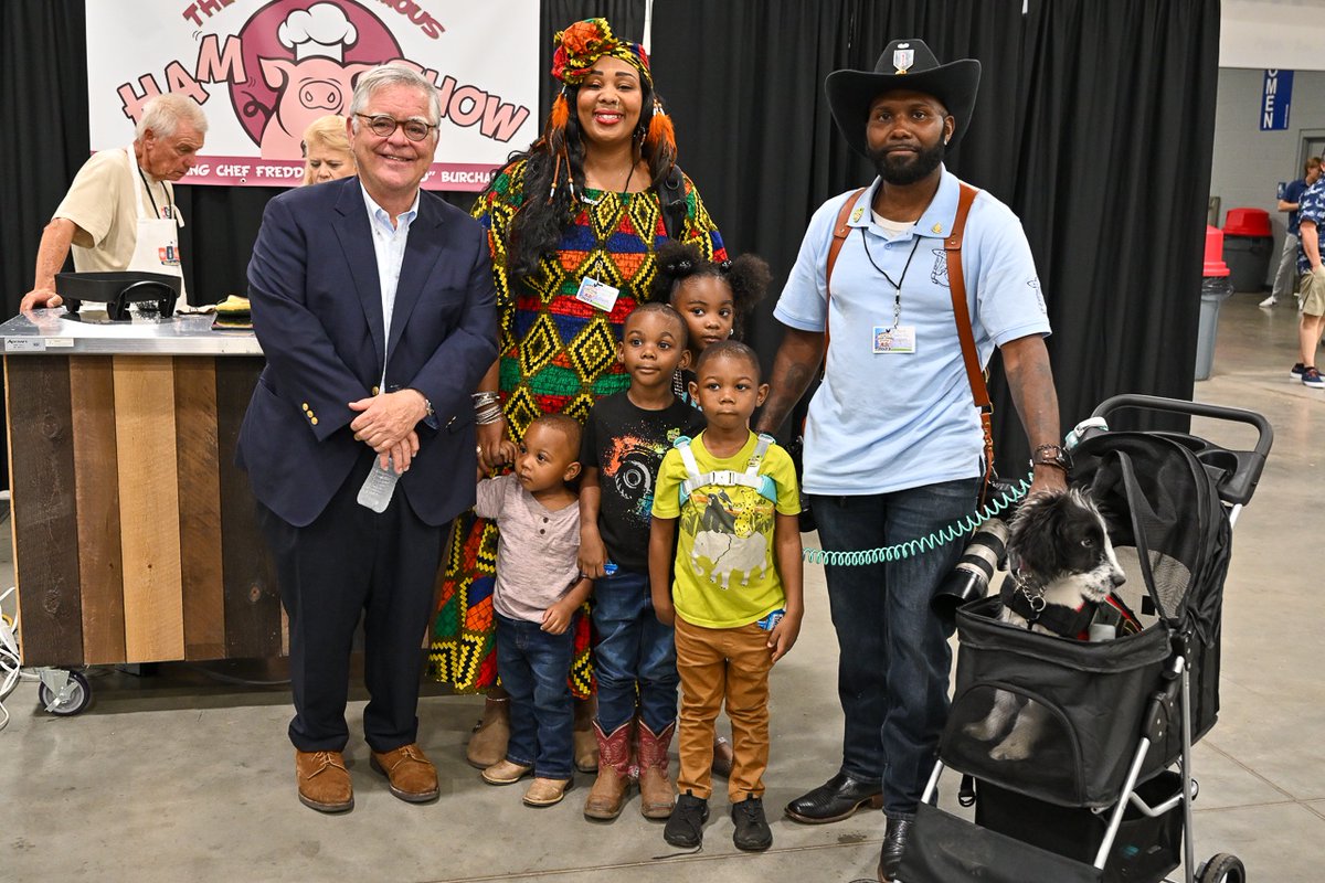 I stopped by The Nashville Fair’s Ice Cream Social at @fairgroundsnash to spend some time with families. The fair runs through this weekend!