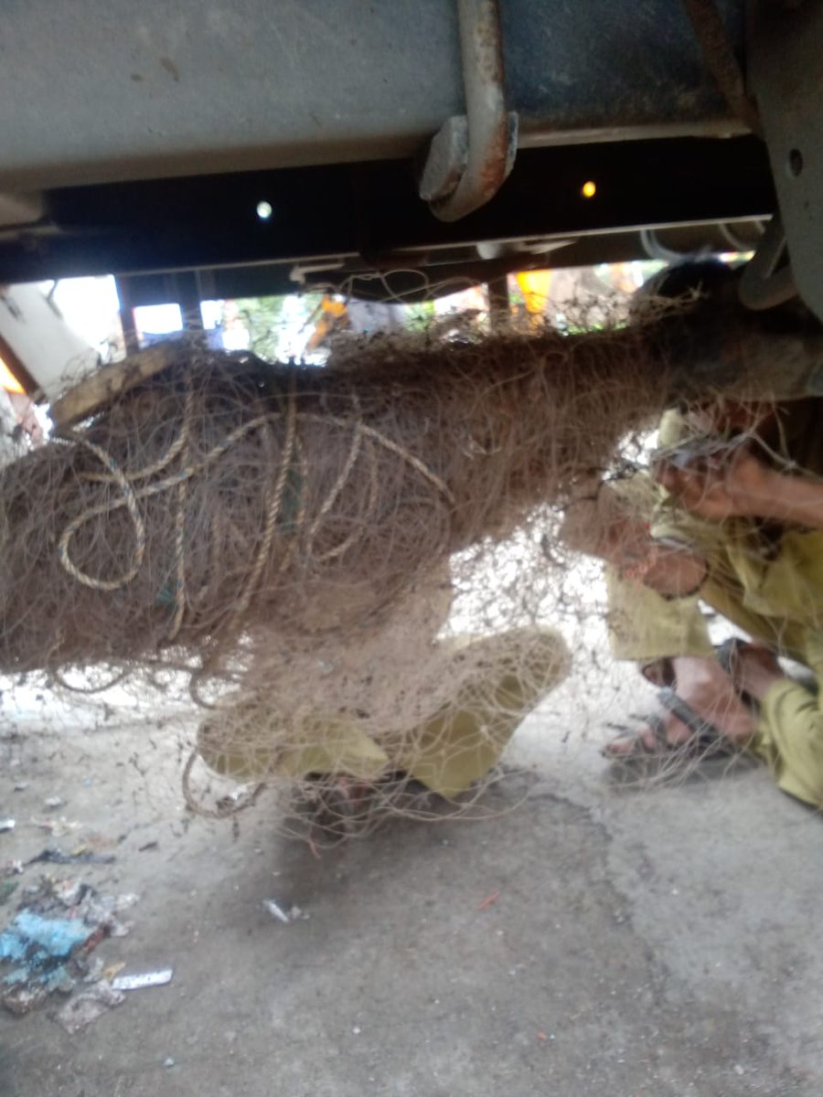 VanchitMacchim1's tweet photo. @mybmcWardGS @MumbaiPolice @FisheriesGoI @mybmcCoastalRd @zoru75 @pranavmenon19 @Lylamehta @nfdbindia @toi_claraL @atulpatne @meeracomposes @zamanali23 @kccheng351 @MangroveForest @saveourcoastMUM @fffmumbai1 @MahaDGIPR @pkshajahan28 The seized FishingNets by @mybmcWardGS was entangled totally damaged with @MCGM_BMC truck.
#SaveTraditionalFishers https://t.co/kDuWFyWOSB