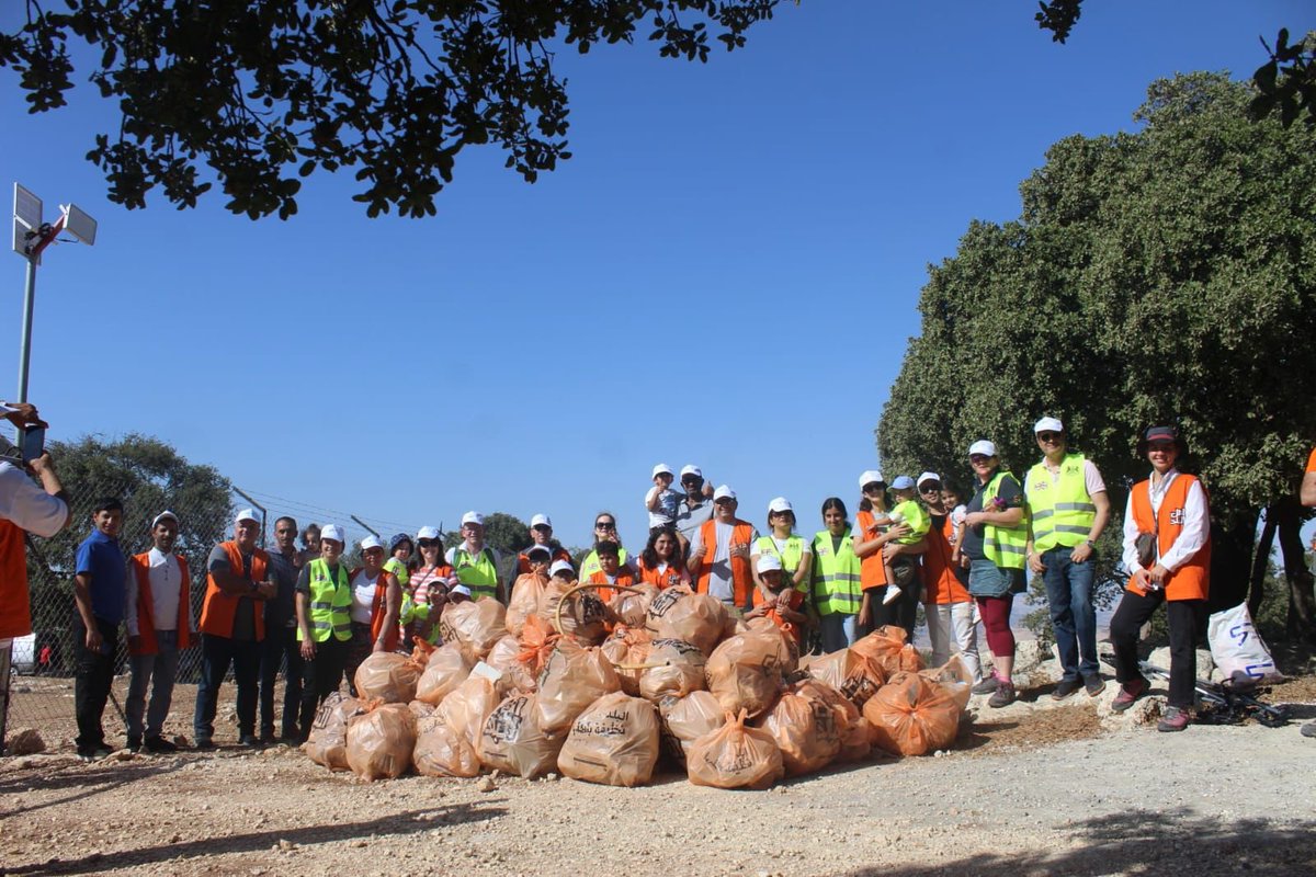 UKinJordan's tweet photo. في يوم النظافة العالمي، انضم موظفو السفارة البريطانية في عمان بالتعاون مع جمعية وادي لتنمية النظم البيئية المستدامة ومؤسسة أهل البلد إلى الجهود العالمية لحملة “Lets Do it World” وقاموا بتنظيف غابة 🌳 في محافظة السلط.

معًا، يمكننا أن نجعل كوكبنا 🌎 أكثر صحة ونظافة✨. https://t.co/SsefXN5Rve