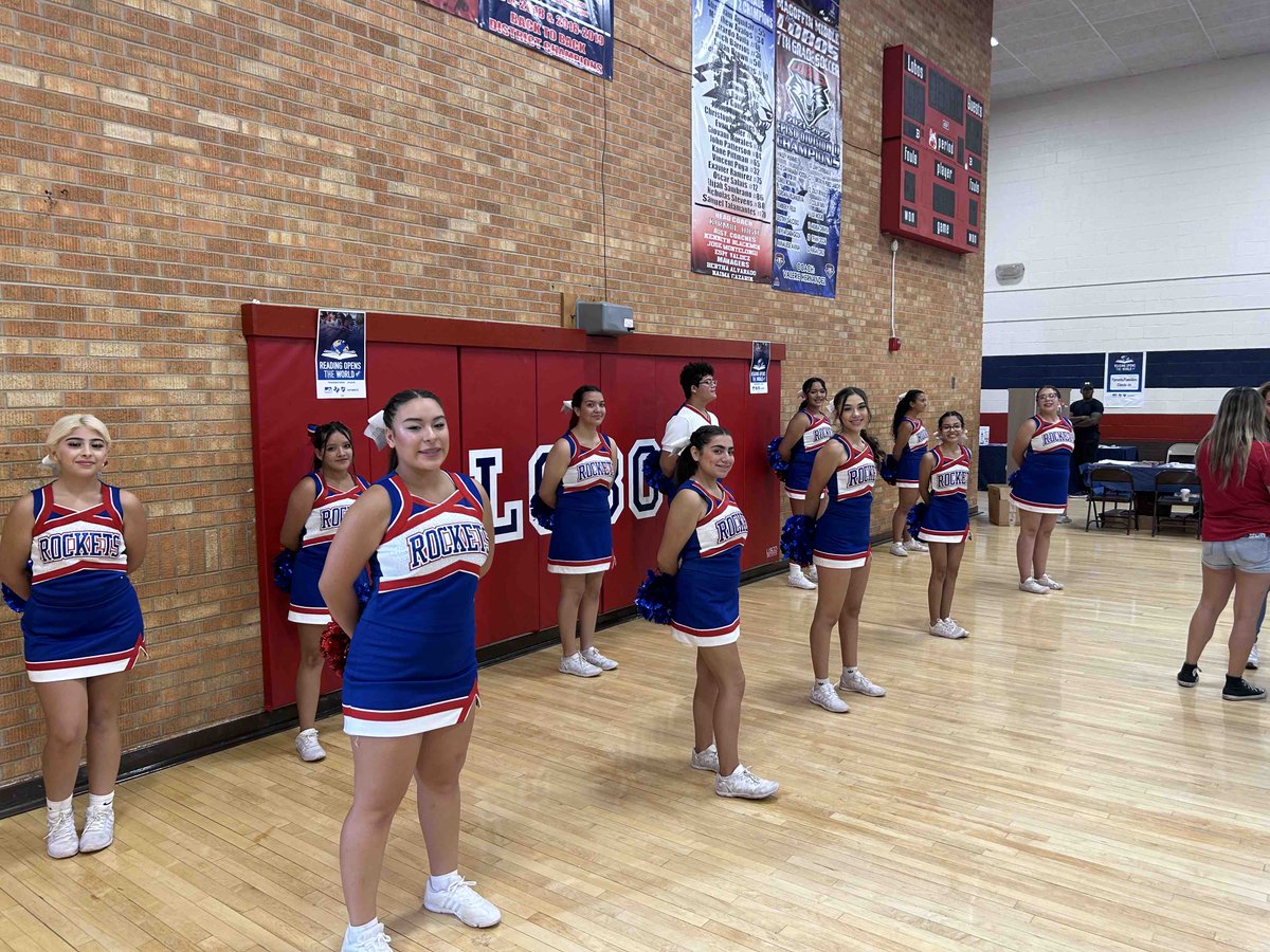 The Family Literacy Festival is on now at Magoffin Middle School! El Paso ISD is partnering with the El Paso American Federation of Teachers and Reading Opens the World to give more than 35,000 FREE books to kids of all ages. We’re here until 3 p.m. Join us!📚 #ItStartsWithUs