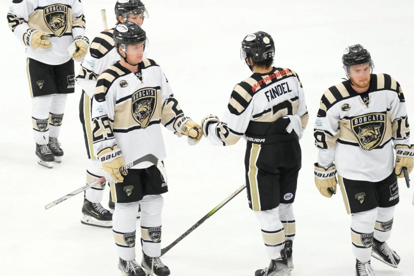 "Definitely not, definitely not,” Trent Anfinson said when asked if South Dakota is considered a hockey state. “We're getting there though. We're building up."

📰 therinklive.com/junior-and-pro…