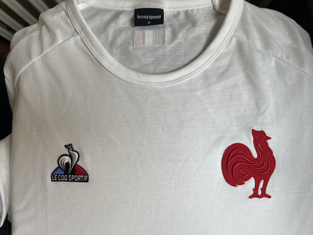 tanestis's tweet photo. Hello @victormatet &amp; @lecoqsportif, je rebondis sur les propos de Marc Henri Beausire dans A vos marques ce matin. Il faudra qu’il nous explique où il situe le Maroc sur la carte de l’Europe. 60 €, son T-shirt supporter XV de France, c’est 2x le prix d’un t-shirt @DaoDavy 🇫🇷. https://t.co/xlyEVIkYFq