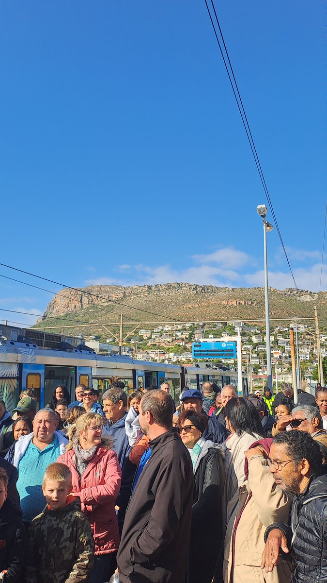 TourismTrainCT's tweet image. Weekends are fun when you enjoy with friends and family . Experience the #PeopleTrain and don't forget to tag us : @MetrorailWC @PRASA_Group 

Tell us your destination 🌊🌴
#CapeTown #Accessweek