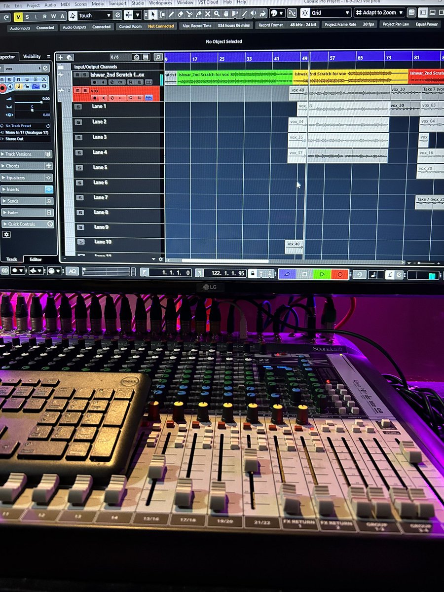 duHFrankey's tweet image. Grind it until you find it! 😉
I love my job! 💯
Recording vocals for a client of mine!
@SteinbergMedia #Cubase #cubasepro