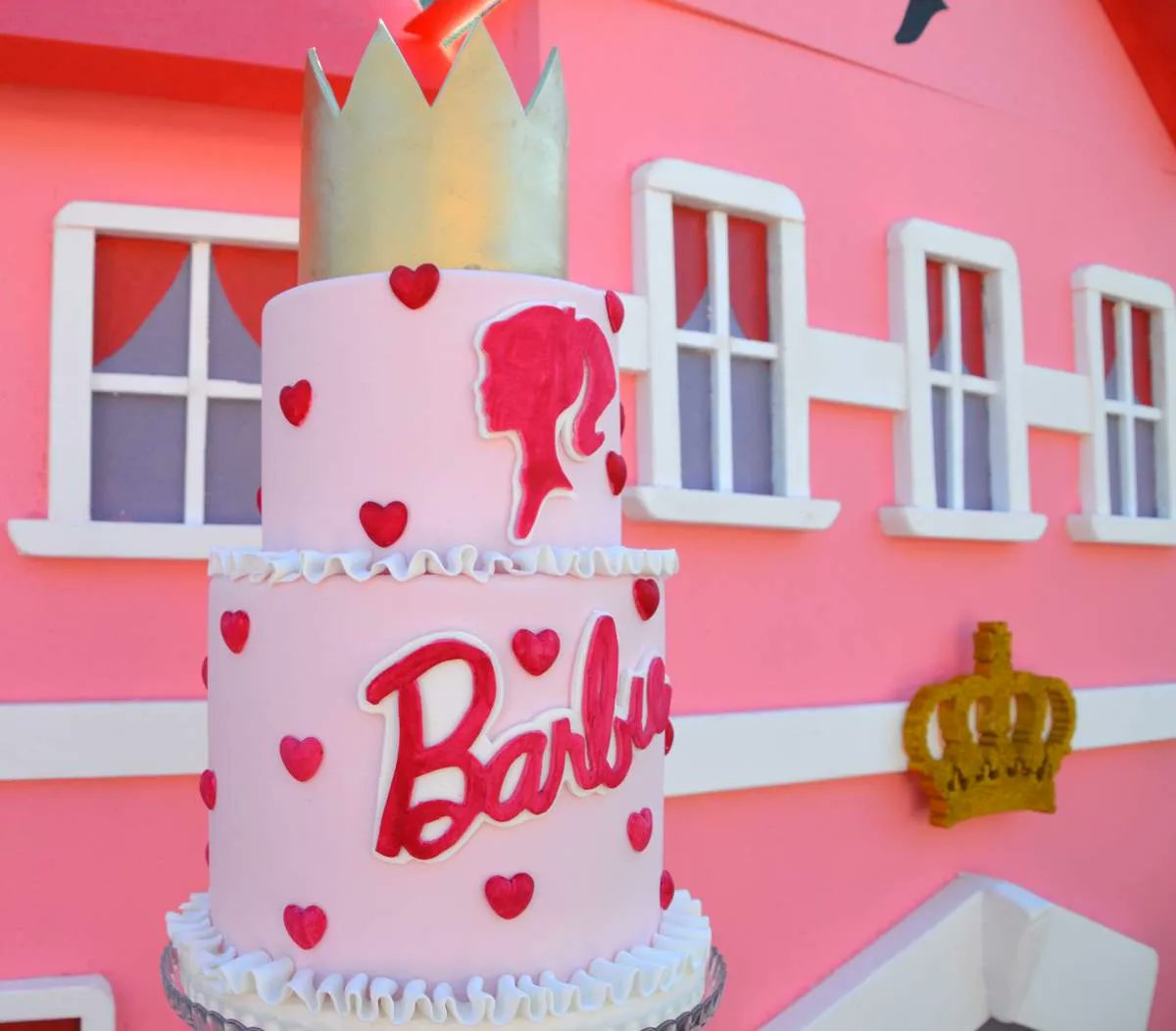 catchmyparty's tweet photo. Take a look at this stunning Barbie birthday party! The birthday cake will blow you away! https://t.co/YDe9MGVgRh  #catchmyparty #partyideas #barbie #princessbarbie #barbieparty #girlbirthdayparty https://t.co/G2Vz2uv5aZ