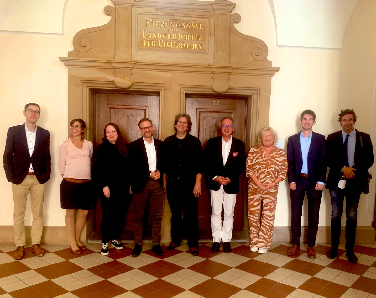 Reallabor #Basisdokument -  Projektmeeting am Testgericht LG #Regensburg. Herzlichen Dank für das große Engagement der teilnehmenden Richter:innen. Thema waren u.a. die neuen Funktionen, z.B. die Beweismitteleinbindung
<a href="/Jens_M_Bauer/">Jens Bauer</a> <a href="/schultzky1/">Hendrik Schultzky</a> <a href="/chriswolff/">Christian Wolff</a> <a href="/peter_bert/">peterbert</a> #eJustice