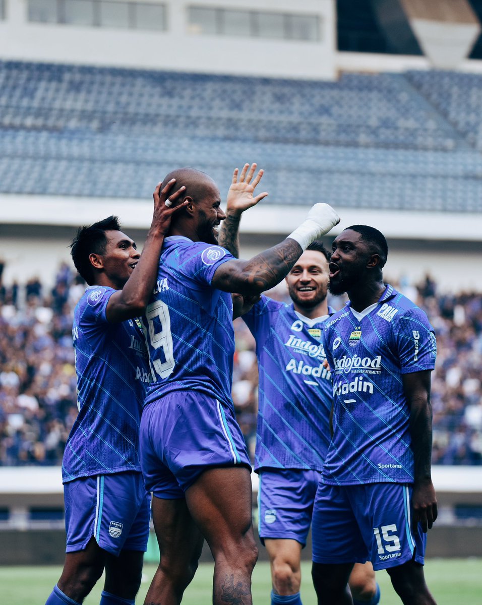 marcklok_23's tweet photo. Kekuatan kebersamaan. 💪🏻✨ @persib https://t.co/Hik1WoZieV