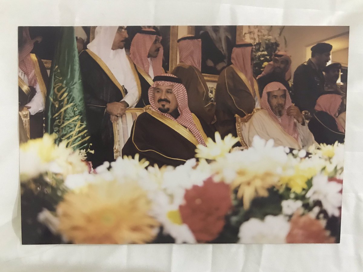 اثناء زيارة الامير سلطان بن عبدالعزيز محافظة المجمعه رحمه الله كان من ضمن مرافقيه الشيخ ناصر بن عبدالعزيز الشثري رحمه الله الملقب مستشار الملوك وجه تقي نفي تملؤه سكنات ( الزهد) ملامح تبرز فيها "الوجاهه" وتنبع منها النباهه ريادياً في شؤن العلم وقضاء حوائج الناس والمشوره رحمه الله،