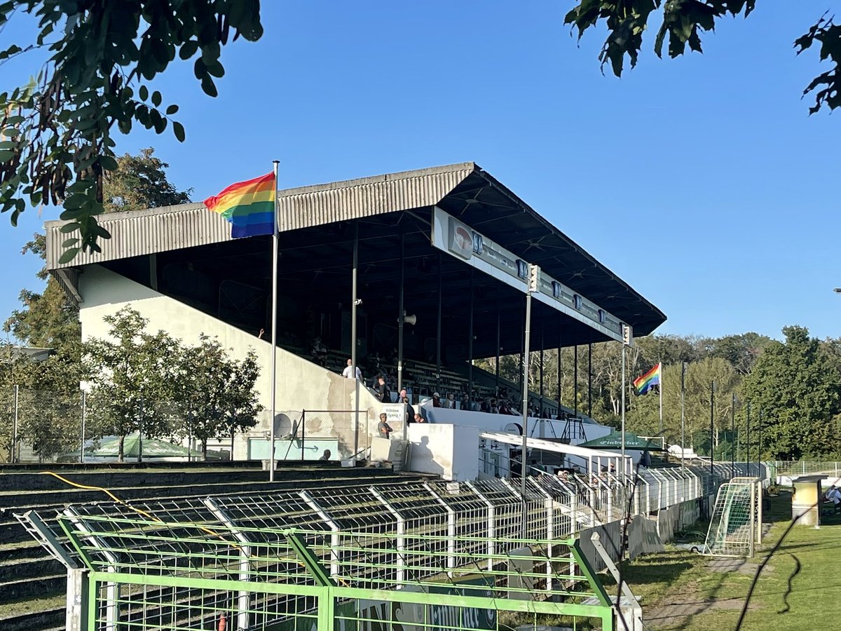 Wir gehen rein.. @SVArminia 🌈 @ Rudolf Kalweit Stadion