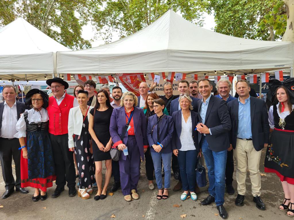 RNGrandEst's tweet photo. Vos élus d’Alsace, de Lorraine et de Champagne-Ardenne présents pour la rentrée du RN à #Beaucaire. #Estivales2023RN #Vivementle9juin https://t.co/4BzyHlH0Ik