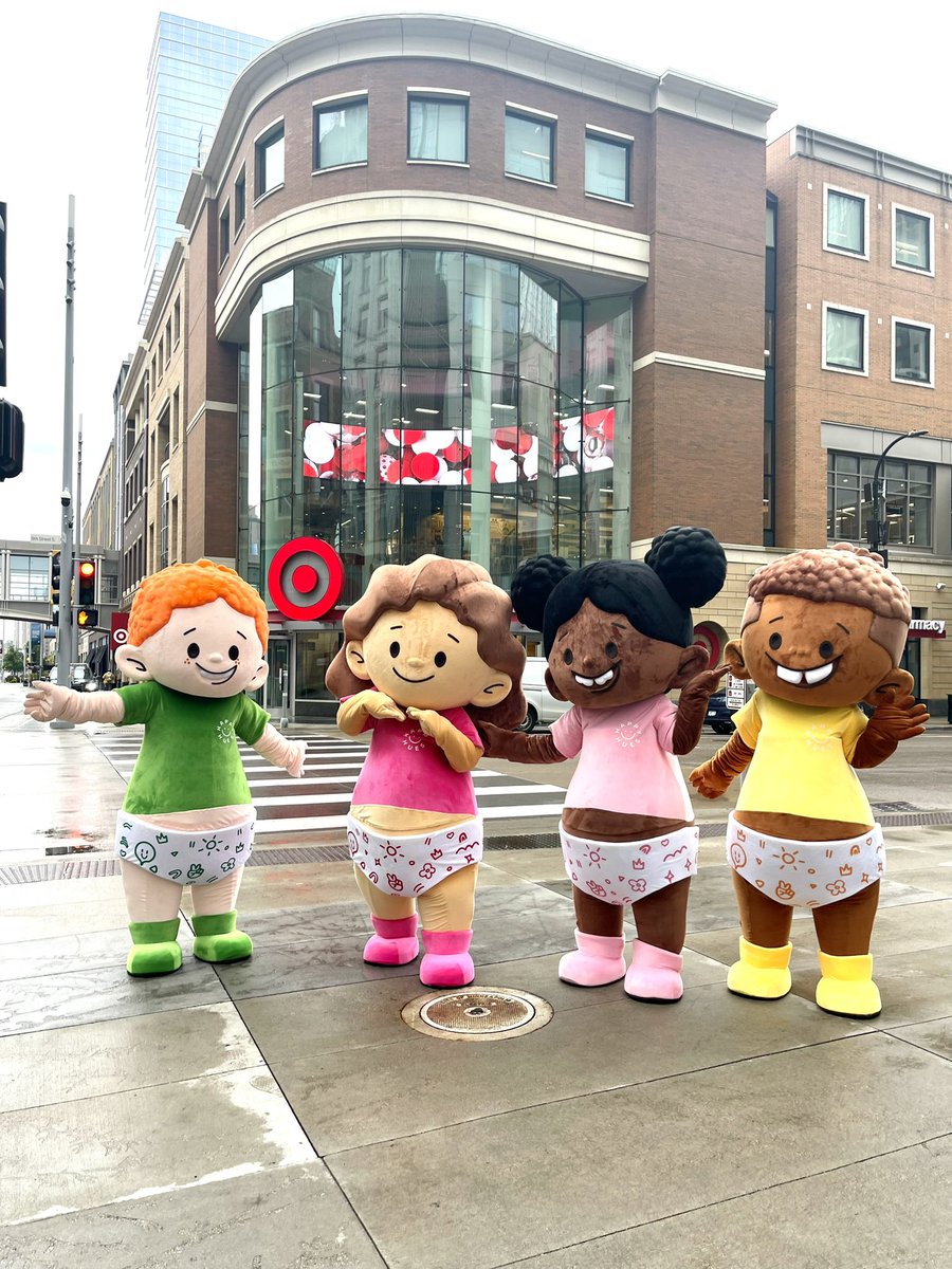 thehappyhuesco's tweet photo. Surprise! The Happy Hues Crew is live and in person and we made our first appearance in Minneapolis MN visiting our new friends at @target yesterday! #thehappyhuesco https://t.co/G9fUNT9KZd