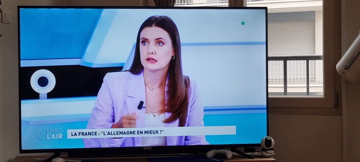 Coucou <a href="/JadeGrandin/">Jade Grandin de l'Eprevier</a> . Chronique intéressante sur la modèle allemand mais c est plus marrant les #Communiquons! Bise d une consœur dijonnaise.