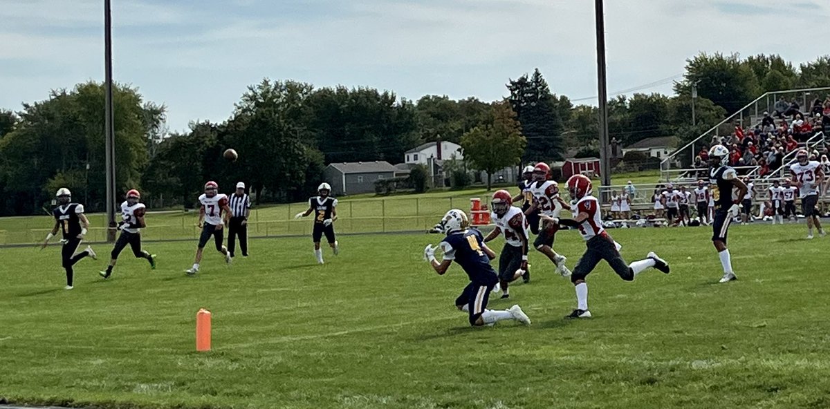 SalineAthletics's tweet photo. Good win by JV @SalineFootball over @BedfordMules 40-14 today at Crabtree Field. Nice work, Hornets! https://t.co/XmU4fzJlTZ