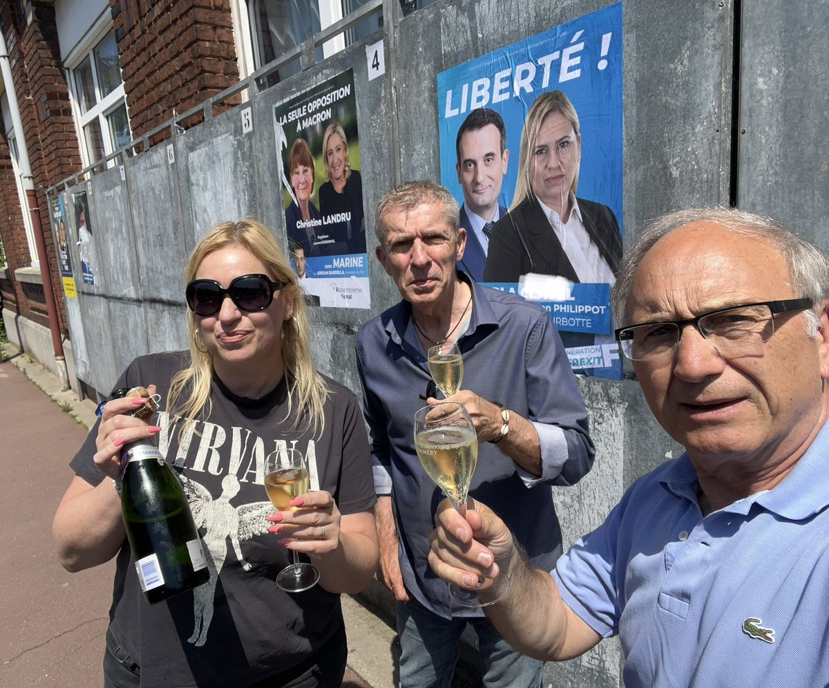 Carlita592011's tweet image. Très bel anniversaire Daniel 🍾🇫🇷🧡 ⁦@D_Philippot59⁩. Tellement contente de t’avoir rencontré ! Merci pour ta bienveillance, tes conseils et ta bonne humeur !
#EquipeDeChoc #LesPatriotes