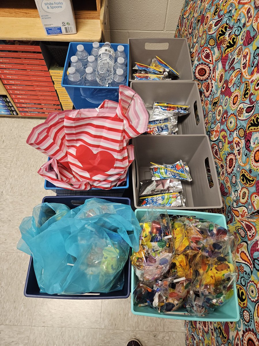 Klp_1111's tweet photo. 5th grade has had an absolute blast reading Esperanza Rising. The annual Jamaica was a success thanks to the kind hearted donations of our ocelot families. It brings me joy to hear them read and share their ideas. #blessed #5thgrade #readingtakesyouplaces #ocelots https://t.co/hjktUBQXLJ