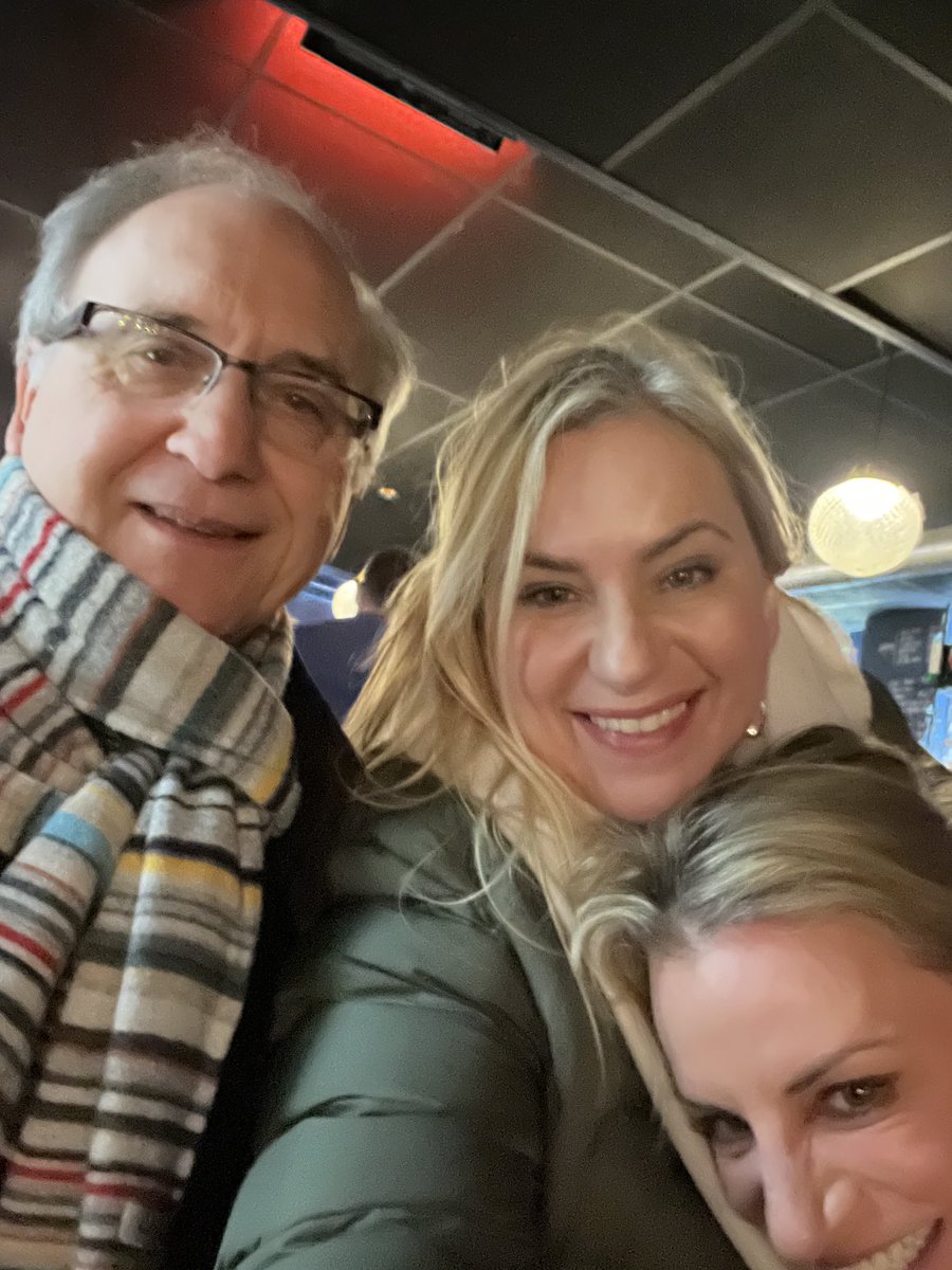 Carlita592011's tweet image. Très bel anniversaire Daniel 🍾🇫🇷🧡 ⁦@D_Philippot59⁩. Tellement contente de t’avoir rencontré ! Merci pour ta bienveillance, tes conseils et ta bonne humeur !
#EquipeDeChoc #LesPatriotes