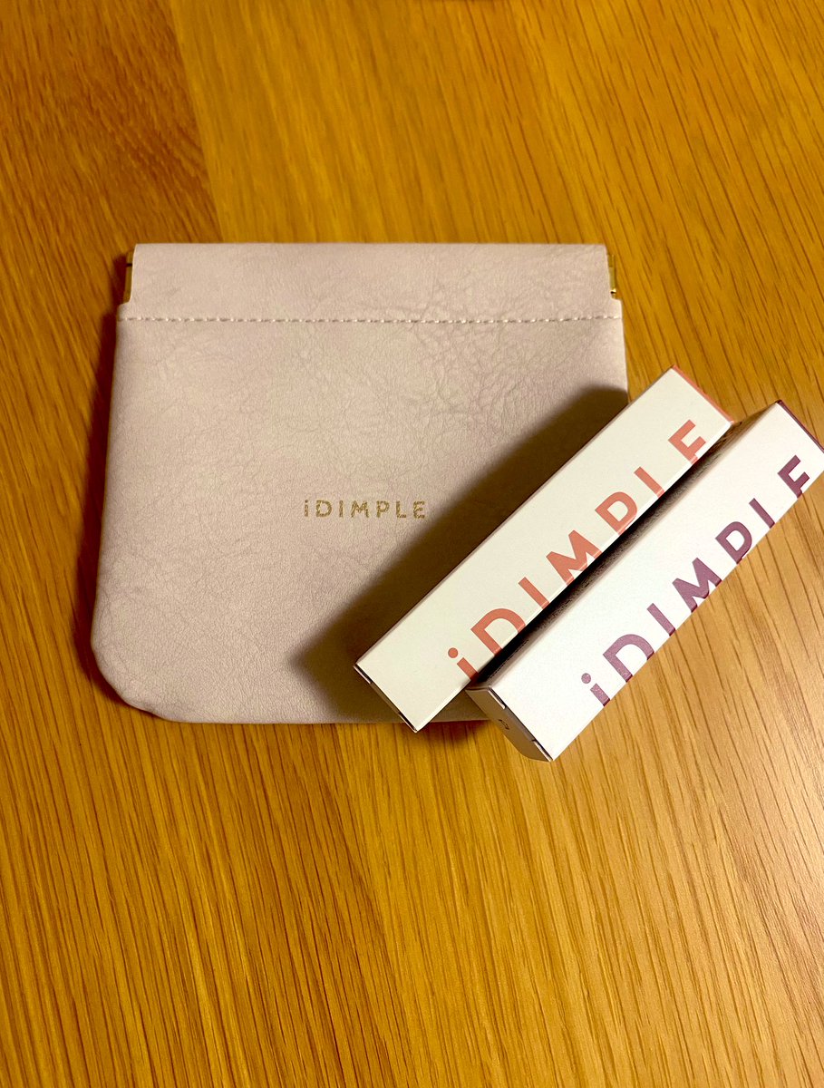 airimania2's tweet photo. 初日にゲットしてきた💓ポーチ可愛い〜！新色使うのも楽しみ！
#iDIMPLE #鈴木愛理 https://t.co/ntSy4U7dCV