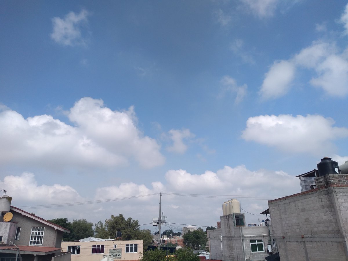 FernandaAG_less's tweet photo. Foto tomada a las 10:00 AM en Melchor Ocampo, Edo Mex.
Pipipipi, no sé si sí es, pero parece un Altocumulus https://t.co/2pkhkophVk