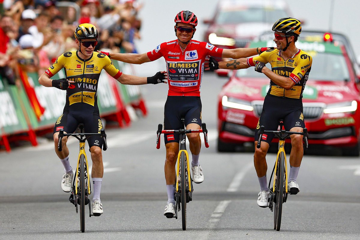 RodriSabato's tweet photo. Recordar es vivir  💝💛❤️

El mejor gregario del Giro y Tour se lleva la Vuelta España con los otros dos campeones. 

Las 3 grandes para el Jumbo Visma, Historia. https://t.co/7LXZC1an31