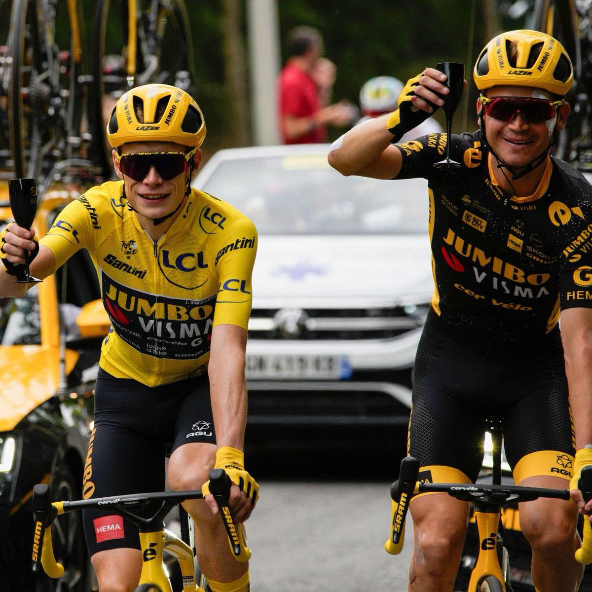 RodriSabato's tweet photo. Recordar es vivir  💝💛❤️

El mejor gregario del Giro y Tour se lleva la Vuelta España con los otros dos campeones. 

Las 3 grandes para el Jumbo Visma, Historia. https://t.co/7LXZC1an31