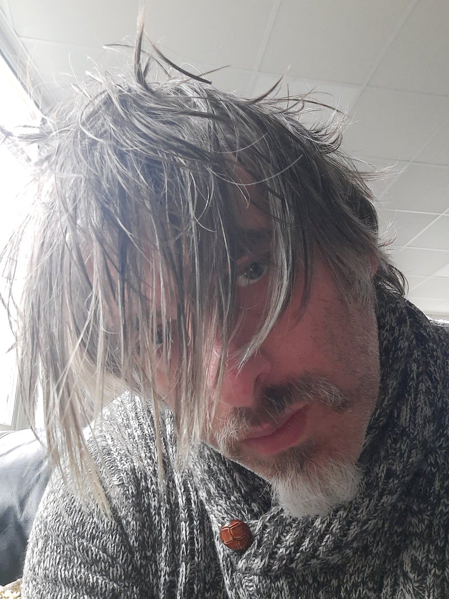 SyJamesHawley's tweet photo. The #hair is certainly looking original. And the face furniture looking a classic #Shakespear https://t.co/ZaPa58aCtl
