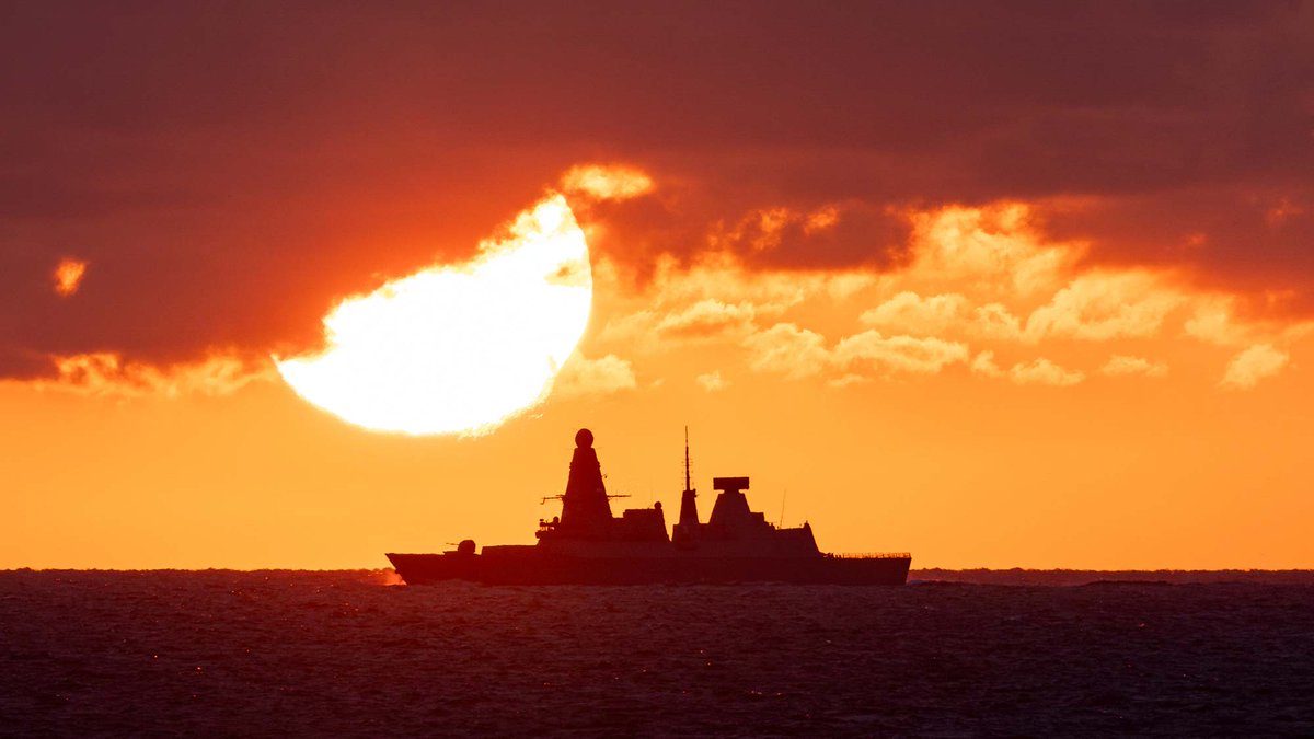 NavyLookout's tweet photo. .@hmsdiamond escorting @HMSQNLZ during operations in the North Sea this week.
#CSG23 https://t.co/7lRXC4y0e6