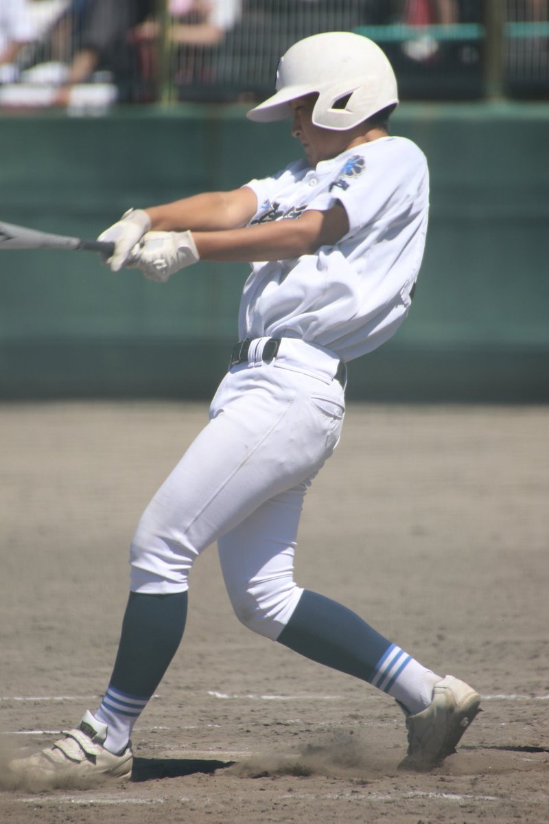 mm___tae's tweet photo. 秋大🥎
初戦敗退となりました😣

息子、代打～
打った瞬間、おっ👀って思ったけど、大きな大きなファール
結局、レフトフライ

ファールとレフトフライの写真
何となく違う気がす��けど、どっちがどうって素人目には分からん😂
とにかく写真を撮って頂いて感謝です

もっともっと頑張ろな https://t.co/tYsLNXuyay