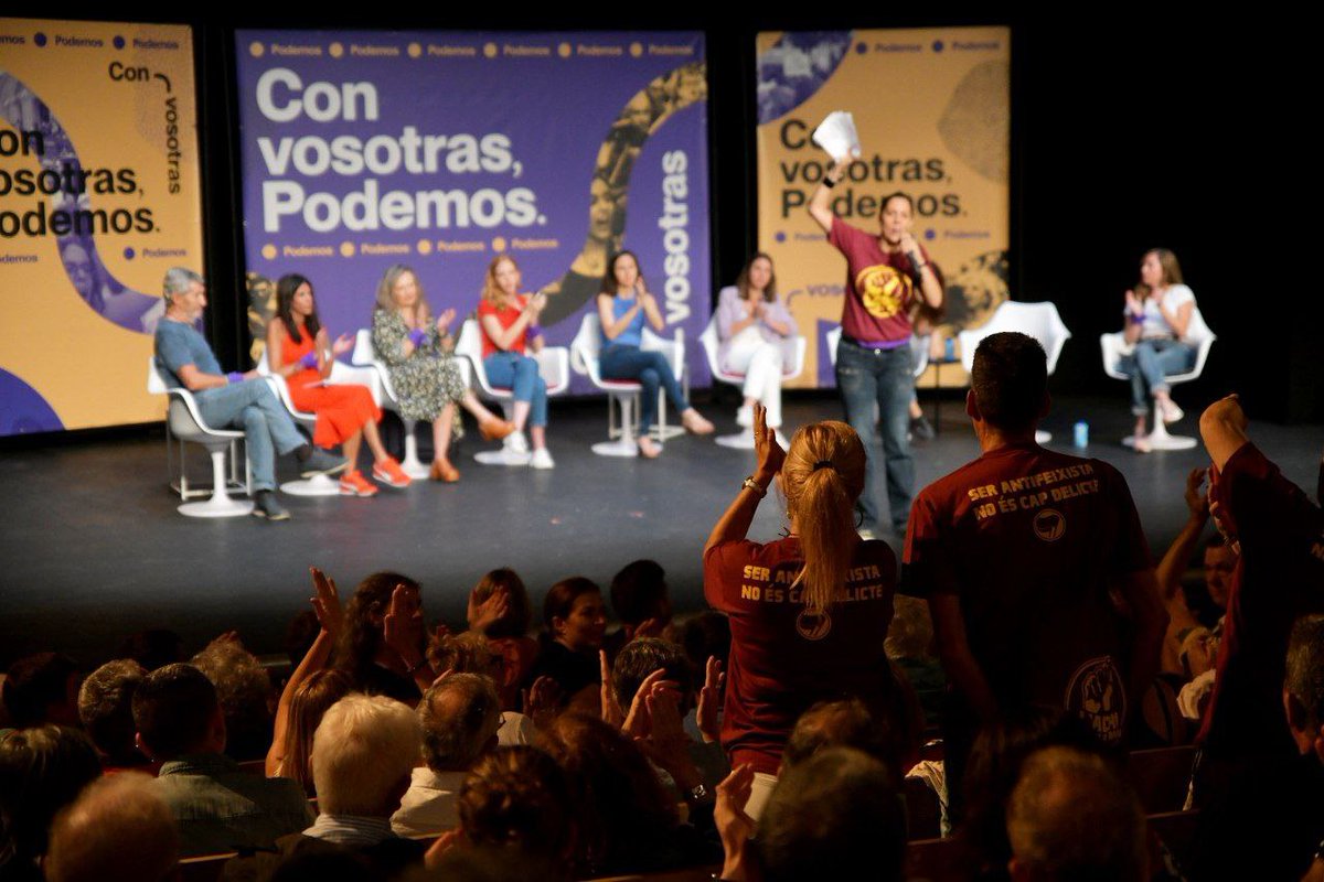 ConchiAbellan_'s tweet photo. Si de algo estoy orgullosa es del equipo de @PODEMOS y de su militancia.

Una mañana emocionante y necesaria donde se demuestra, una vez más, que aquí estamos, que seguimos adelante y que vamos con todo.

Y aprovecho para mandar un gran abrazo y mucha fuerza a @adrinoestassol, contigo siempre, porque ser antifascista no es delito💜✊.

#ConVosotrasPodemos 
#AdriNoEstaSol