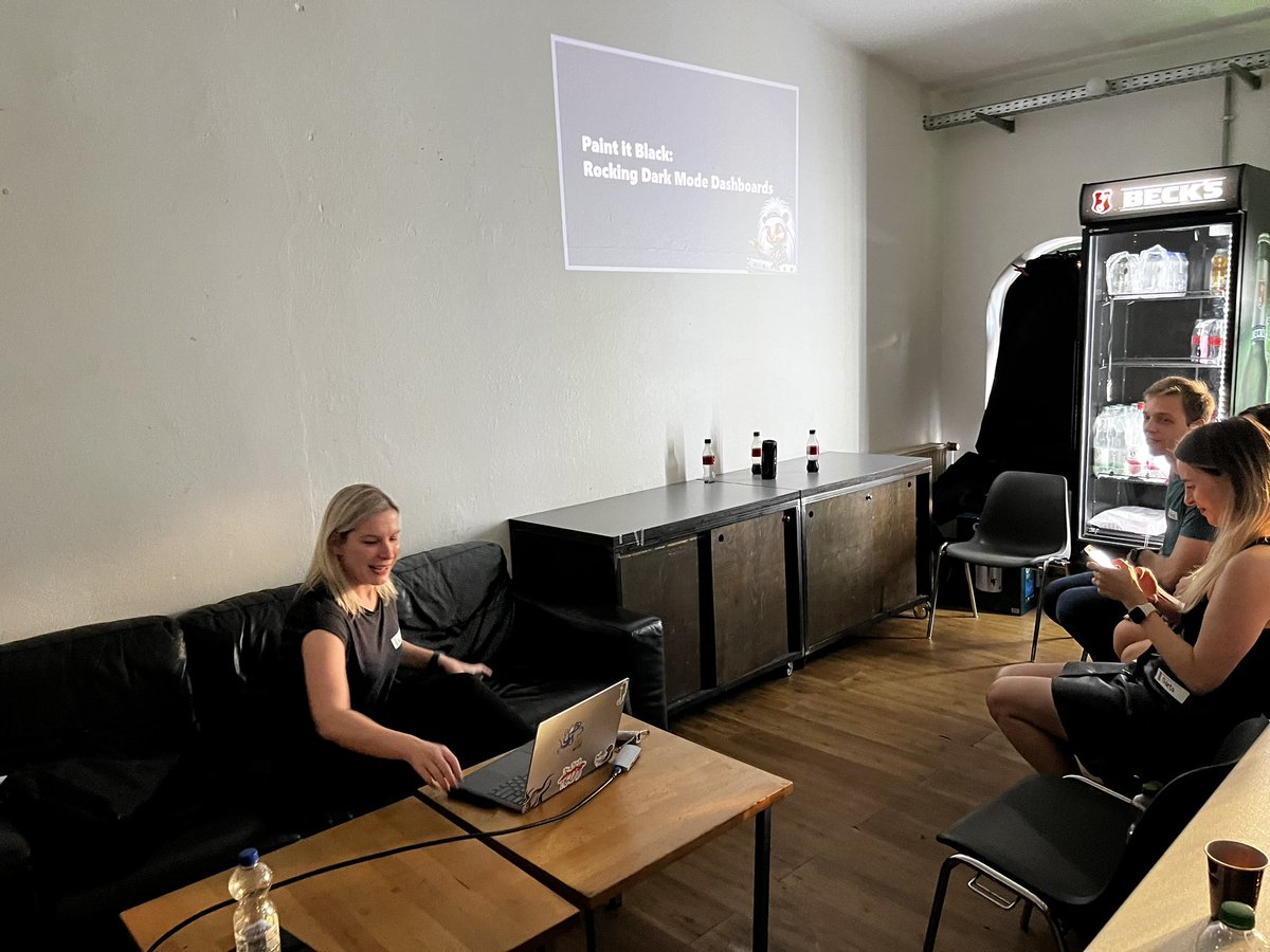 DataMoshpit (@datamoshpitde) on Twitter photo Valerie Junk paints Power BI Dashboards black in backstage 🤘 Valerie Junk paints Power BI Dashboards black in backstage 🤘