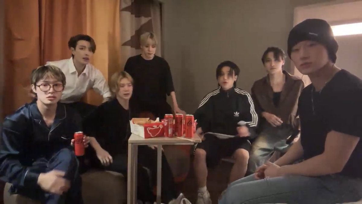 ME SO TIRED AND HAGGARD AFTER STANDING FOR #Break_The_Wall_MNL 

MEANWHILE ATZ AFTER PERFORMING 3 HRS STRAIGHT: