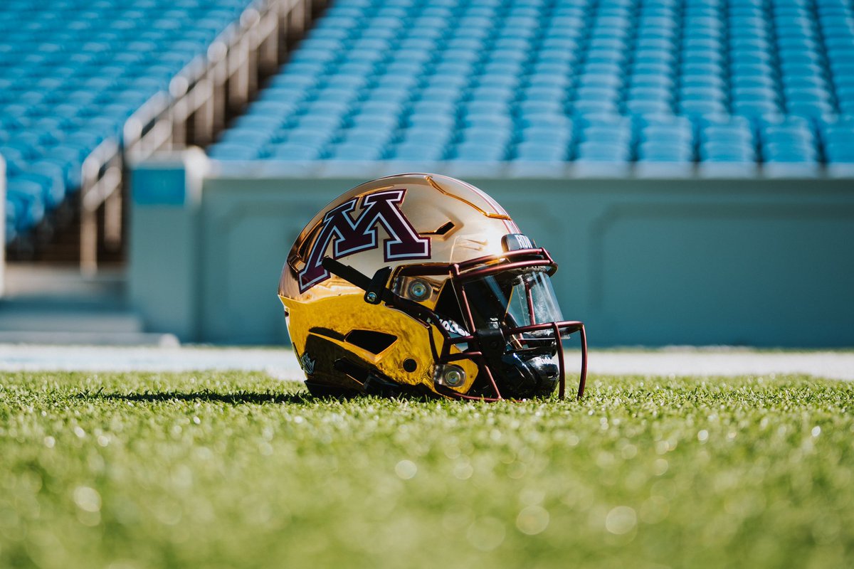 UNISWAG's tweet photo. The gold lids for @GopherFootball 

#uniswag https://t.co/rnfRf0SDbL