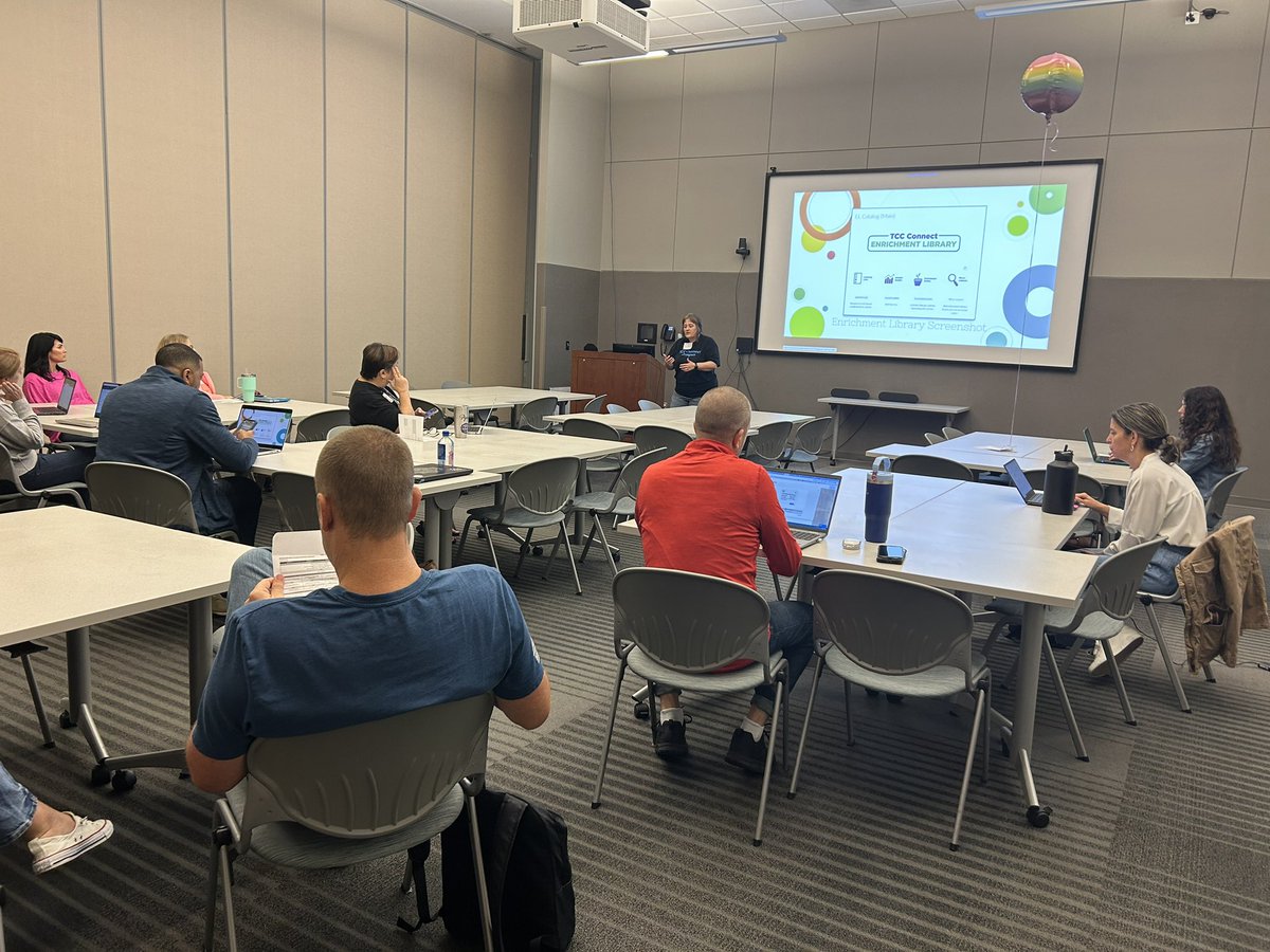 Suzanne Robinson from <a href="/TCCollege/">TarrantCountyCollege</a> Connect Campus explained how she supports professors through an Enrichment Library model at yesterday’s #NTXCUG meeting using <a href="/Canvas_by_Inst/">Canvas by Instructure</a>. Thank you! One of the primary keys to success is support. <a href="/mamaestes/">mamaestes needs a ☕️</a>