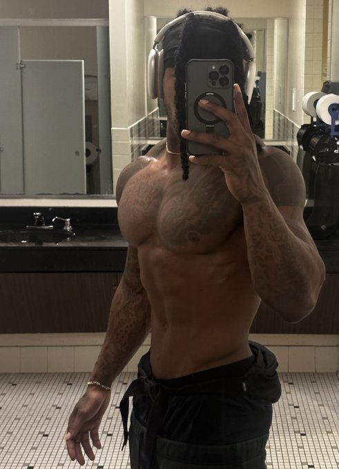 Watch Dwayne mckell's leaked NSFW photo on TwXstars
