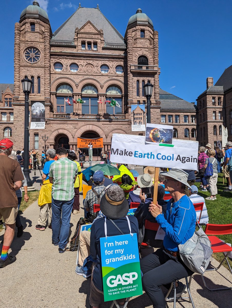 K_Stockwood's tweet photo. We call on @fordnation @JustinTrudeau @RBC @CoastalGasLink to prioritise people, trees & water instead of pipelines & profits #EndFossilFuels at the #ClimateMarchTO #EndFossilFuelsCanada #QuitRBC #FastFairForever #WetsuwetenStrong https://t.co/TMuEIh0Q7E