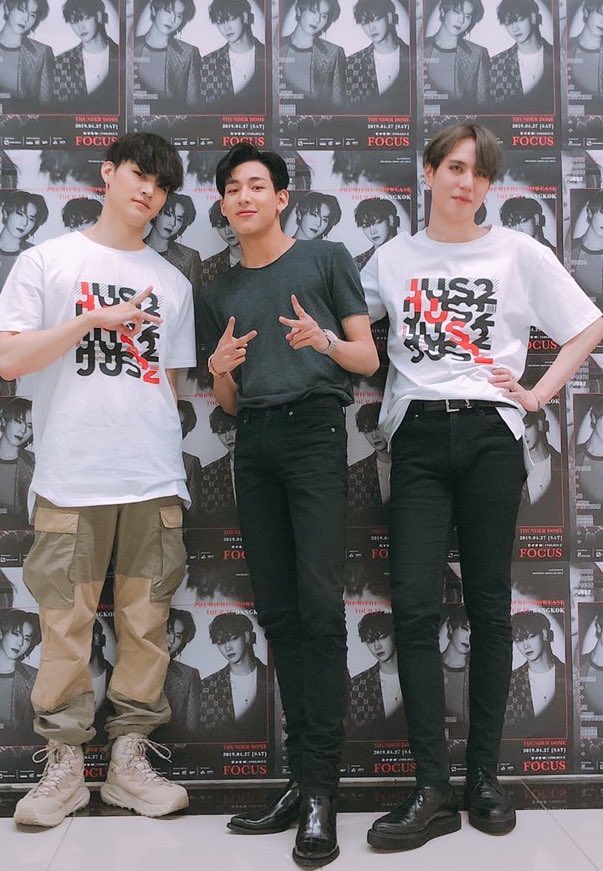 KYUMSOURCE's tweet photo. the moms                                 the sons https://t.co/tlnmylNgda