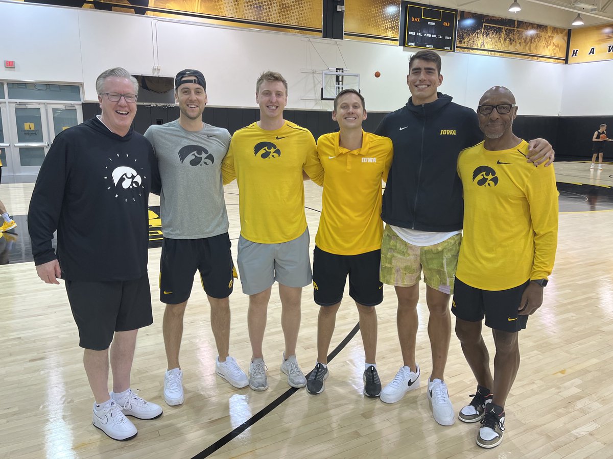 The boys are back in town!!!Great to have ⁦⁦@IowaHoops⁩ ballers back to visit for the weekend. Great group here.