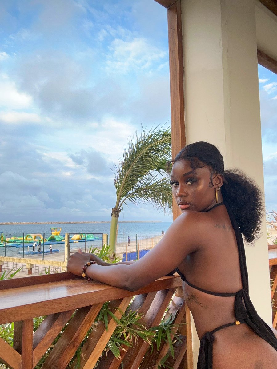 stephaniiweaver's tweet photo. Island gyal 🧡 https://t.co/PrpVmLshSL