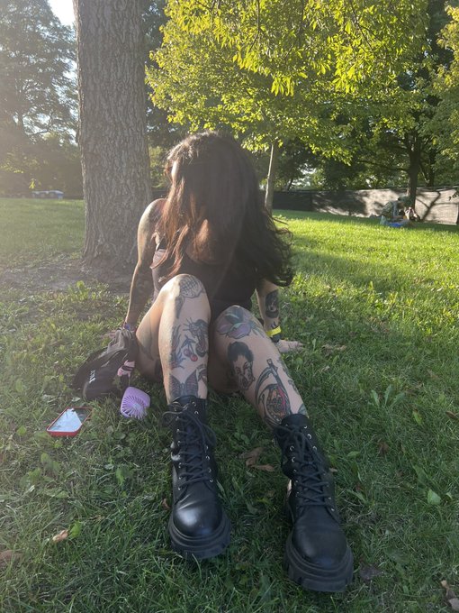 Day 1 @ riot fest🥰 https://t.co/FzJaQQAJkI