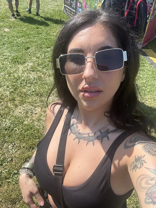Day 1 @ riot fest🥰 https://t.co/FzJaQQAJkI