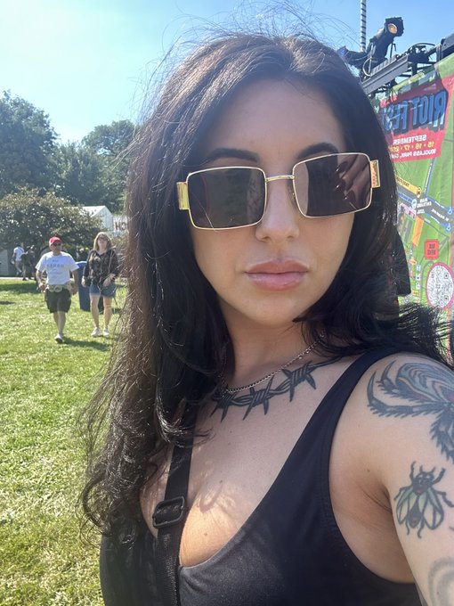 Day 1 @ riot fest🥰 https://t.co/FzJaQQAJkI