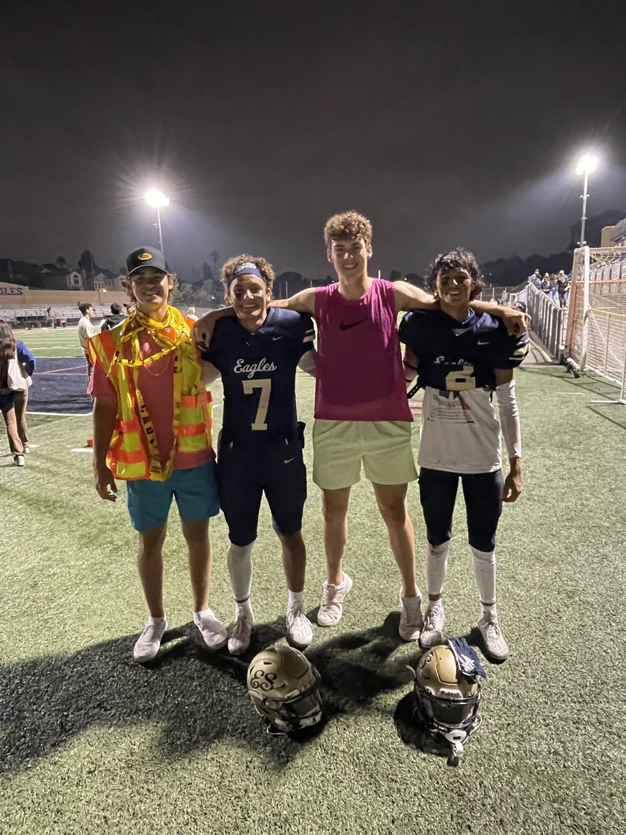 ESHSEAGLESBASBL's tweet photo. 🦅 ⚾️ supporting brothers in their win last night vs Hawthorne HS!!! #goeaglesbaseball #recparkrats https://t.co/b6kST373tP