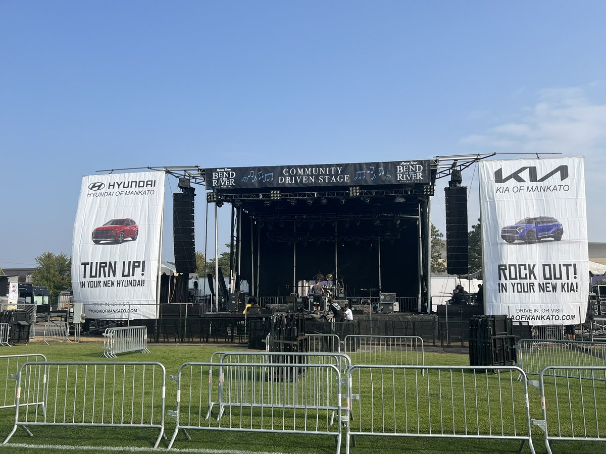 MAV_dADdy01's tweet photo. The @MankatoKia stage is set for the @KwikTrip 2023 Bend of the River Fall Festival on the beautiful Blakeslee practice fields. Itโs going to be a wonderful evening. Come join us for this event benefiting @MinnStAthletics! #LetTheGoodTimesFlow https://t.co/GWY6y0CH2u