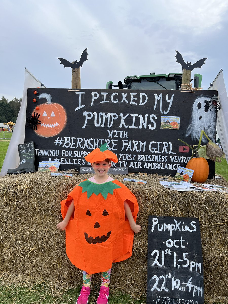 LittleBigFarm's tweet photo. What a great day at Newbury show. 

Thank you to everyone who has visited my pumpkin sign it has been great to chat to you all. 

An amazing turn out for the day thankyou for supporting the show because without you coming we wouldn’t have it. https://t.co/cmc5SBPDX2