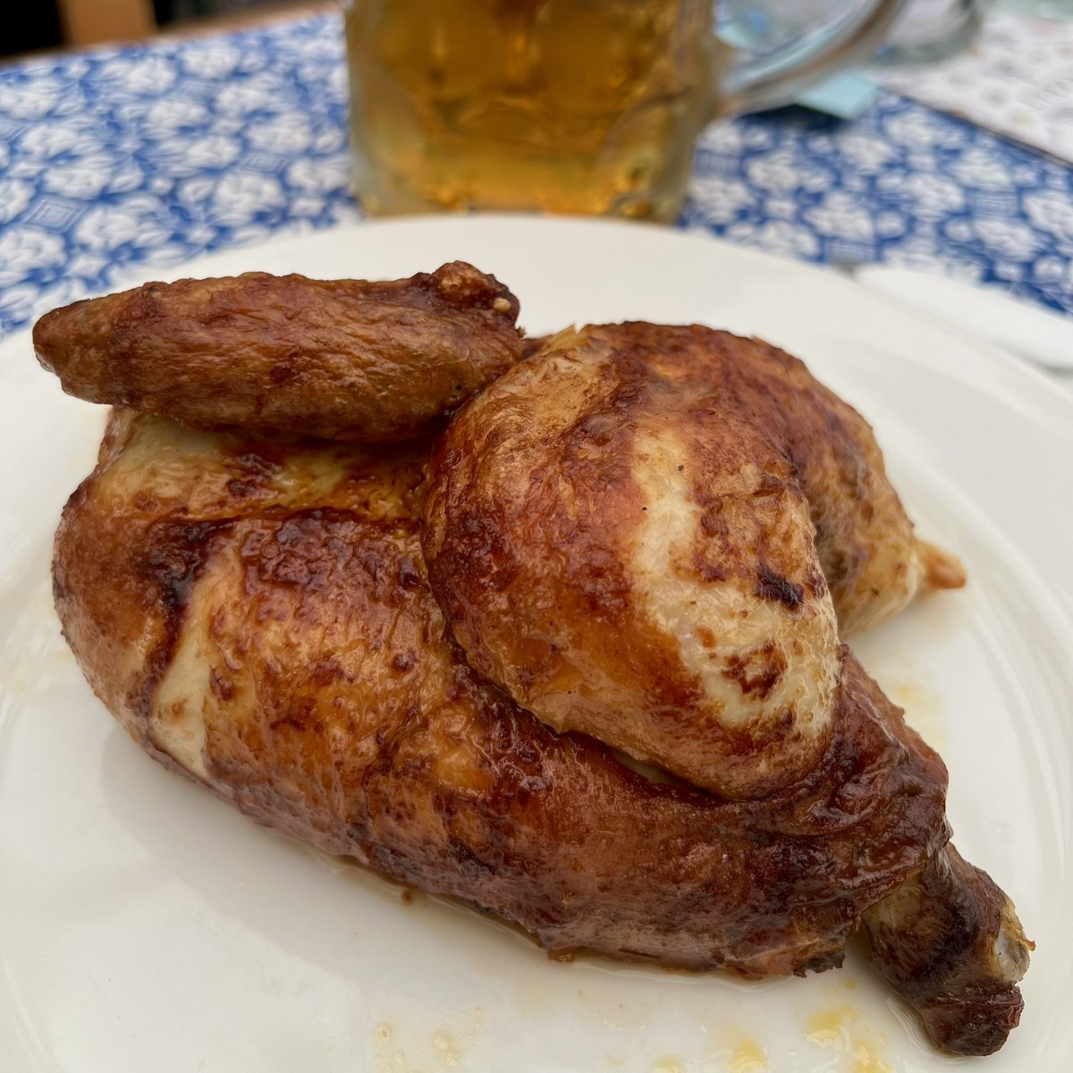 Hendl gehört zur Wiesn einfach dazu. Mein Favorit auf dem #Oktoberfest! 😇 #söderisst #lieblingsessen #Wiesn23