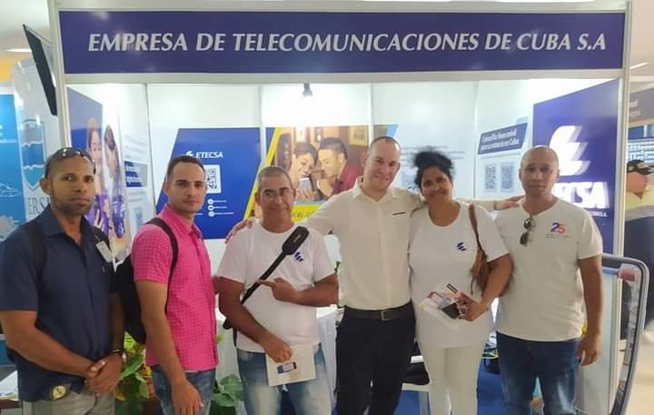 PrietoBunny's tweet image. #DíaDelSoftwareLibre, fecha dedicada a promover e impulsar las ventajas de su uso en los más diversos ámbitos. A toda su comunidad le deseamos ¡Feliz día! 👏 en especial al equipo líder de TI de la @ETECSA_Cuba #Cienfuegos
@HumbertoYera  
@MiguelASurezSa2 
@YurisdanLopez