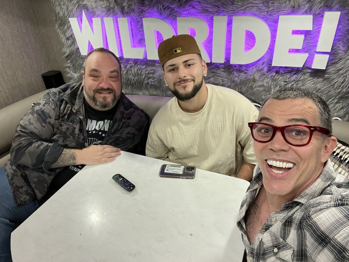 MrMikeCalta's tweet photo. Thank you @steveo for an awesome night last night! #BucketList #SkyJacker https://t.co/E3Y9eK9NPX
