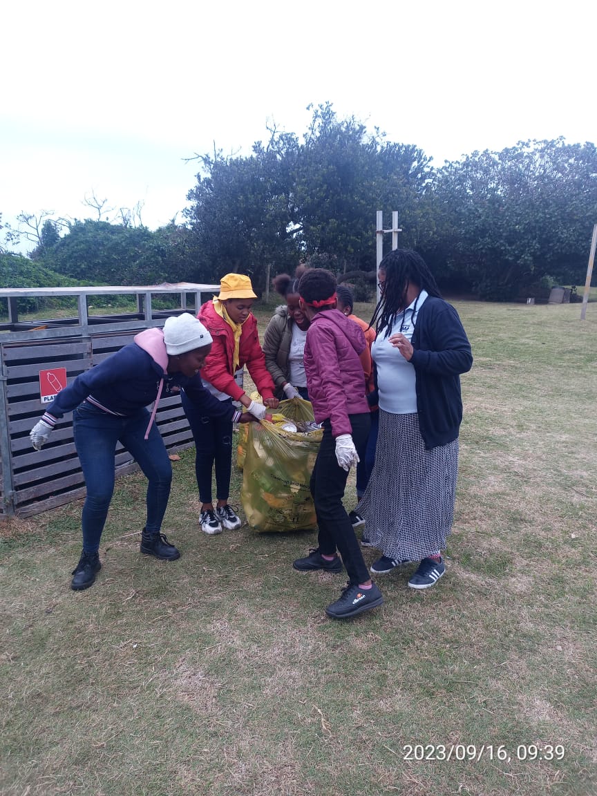 UMngeniUThukela's tweet photo. UMngeni-uThukela Water, Students, volunteers, and partners unite to restore Blythedale Beach for #InternationalCoastalCleanup2023, leaving only footprints of commitment to environmental preservation. ππΏ #LeaveOnlyYourFootprints #TakingAction
#coastalcleanup
#WaterIsLife https://t.co/S51VoOatQe