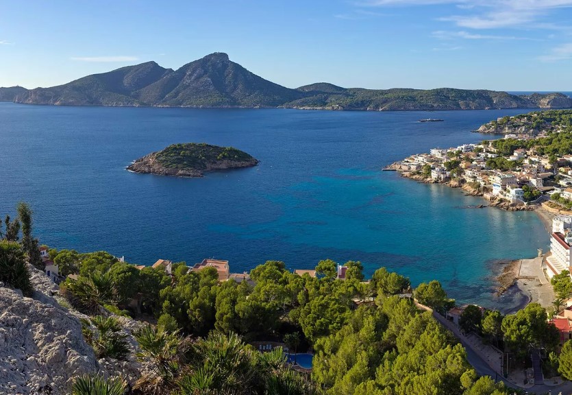 AutosVima's tweet photo. Sa Dragonera, named after the numerous lizards that once inhabited it. Drive to Sant Elm, take a short ferry ride, and explore the protected natural area with well-marked hiking trails.
https://t.co/smb2xdWUTc
#sadragonera #santelm #summer #nature https://t.co/1Vb0ChmIFz