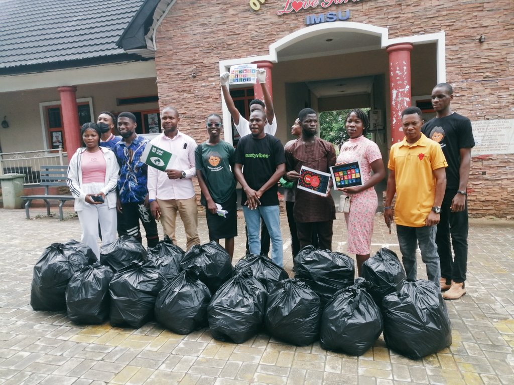 paulwork0's tweet photo. I'm Chinedu Paul Izuogu, and on this 16th of September, in honor of World Cleanup Day by SustyVibes, I led 18 men and women to clean Love Garden at Imo State University. Our mission: preserve Earth's cleanliness. Guiding them against pollution, improper waste disposal, https://t.co/KgppQXMfRe